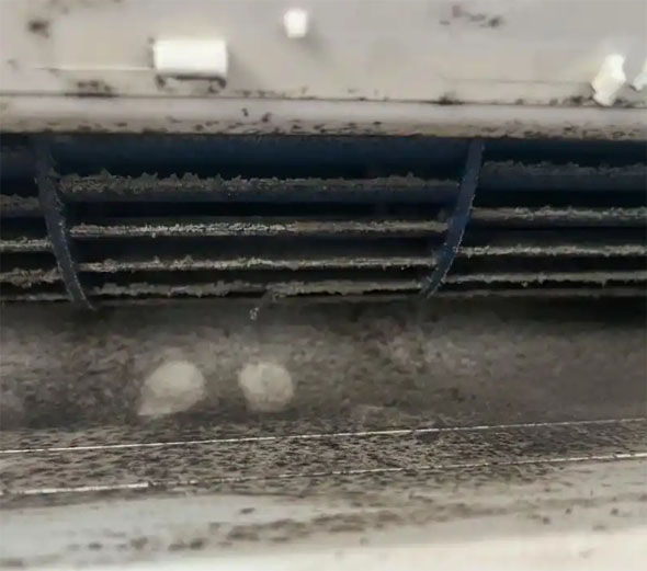 汕头空调吹的风有股烧焦味是怎么回事